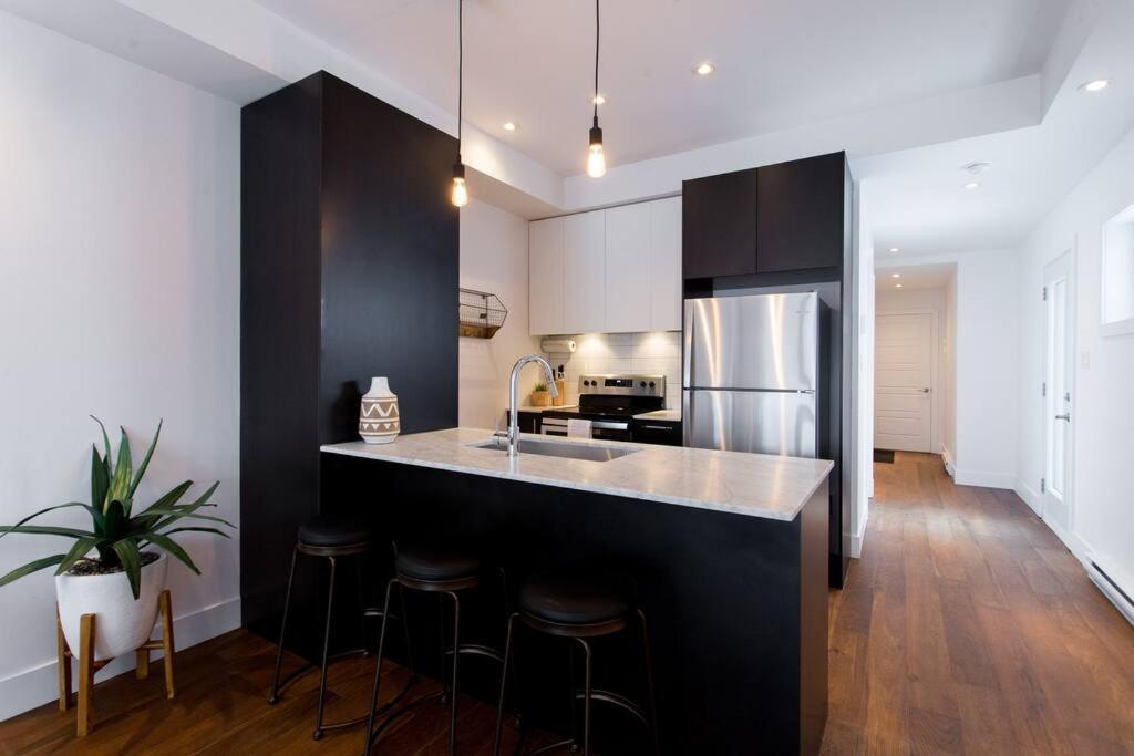 Sleek Condo In The Heart Of Little Italy By Den Stays Монреаль Экстерьер фото