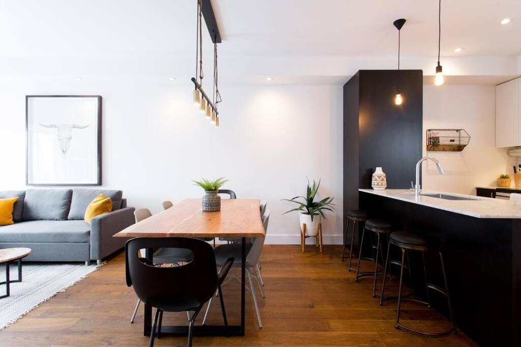 Sleek Condo In The Heart Of Little Italy By Den Stays Монреаль Экстерьер фото