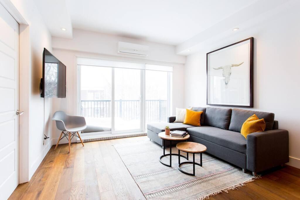 Sleek Condo In The Heart Of Little Italy By Den Stays Монреаль Экстерьер фото