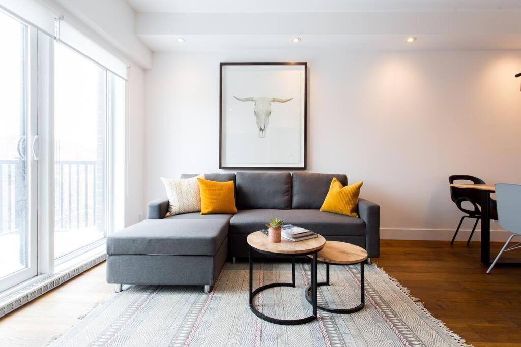 Sleek Condo In The Heart Of Little Italy By Den Stays Монреаль Экстерьер фото