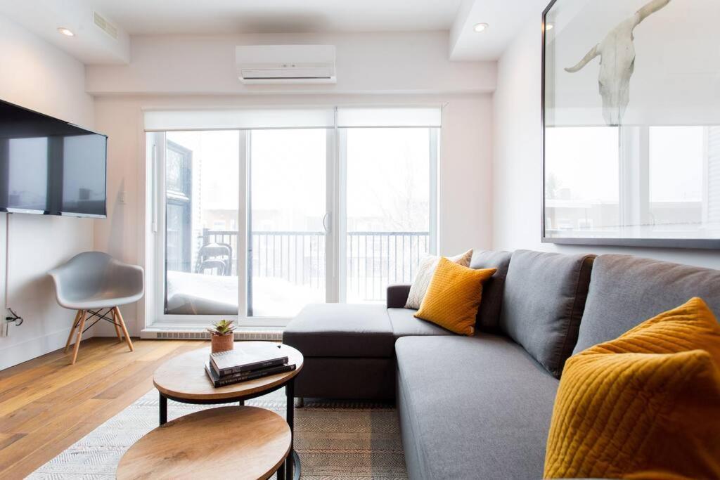 Sleek Condo In The Heart Of Little Italy By Den Stays Монреаль Экстерьер фото