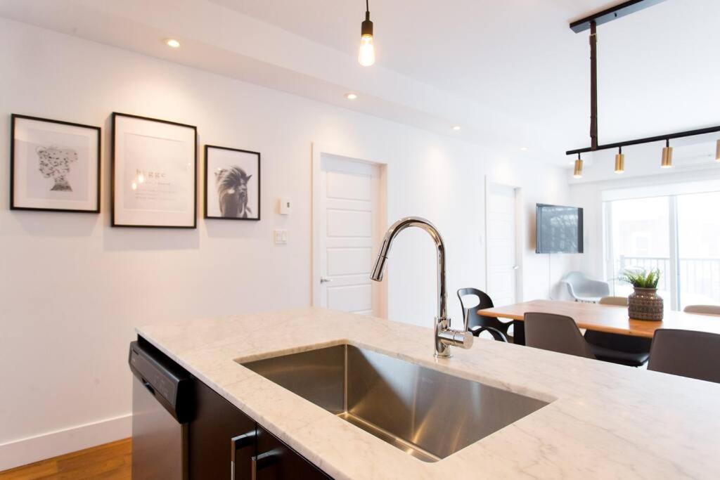 Sleek Condo In The Heart Of Little Italy By Den Stays Монреаль Экстерьер фото