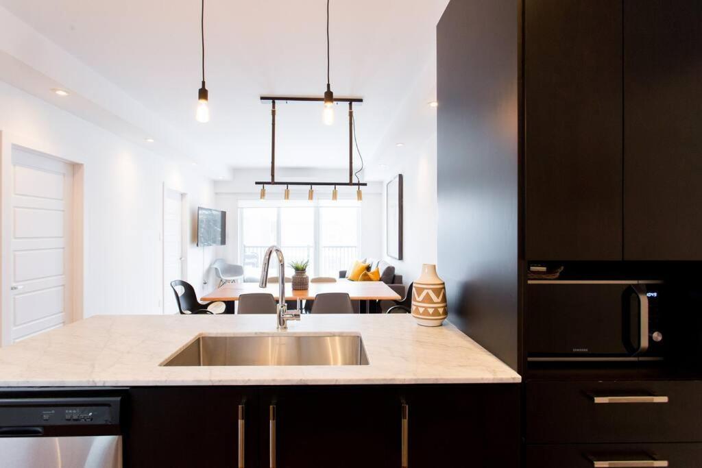 Sleek Condo In The Heart Of Little Italy By Den Stays Монреаль Экстерьер фото