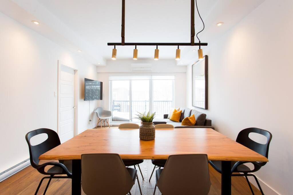 Sleek Condo In The Heart Of Little Italy By Den Stays Монреаль Экстерьер фото