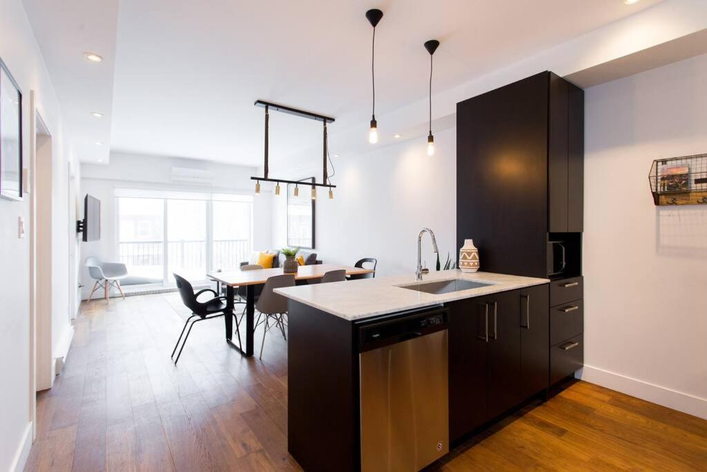 Sleek Condo In The Heart Of Little Italy By Den Stays Монреаль Экстерьер фото